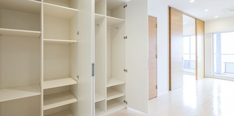 Schrank aufbauen und abbauen in 5 Schritten – Anleitung